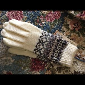 isotoner Accessories - Isotoner gloves for women NWT isotoner Accessories - Isotoner gloves for women NWT